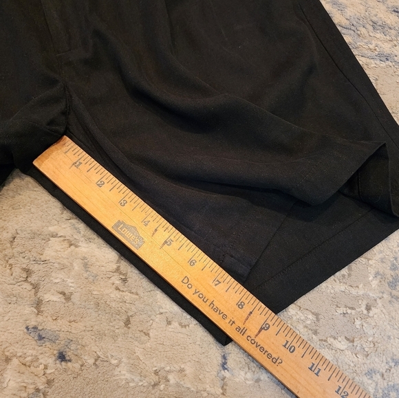 100% silk Van Heusen black pleated shorts. - Picture 9 of 11
